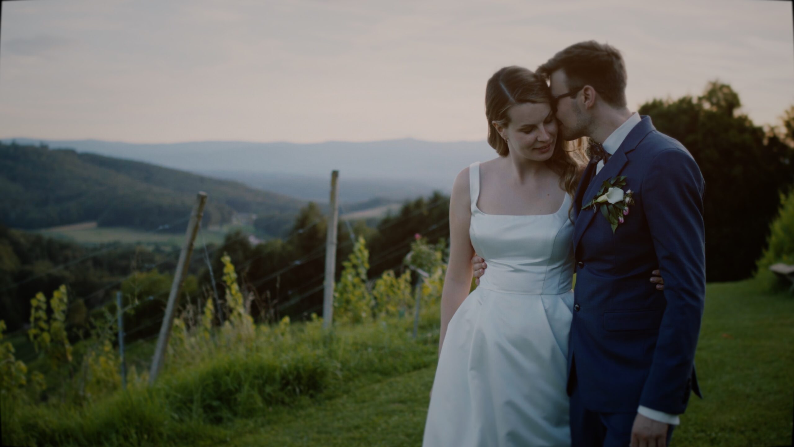 Gloria + Emanuel _ film - Weingartenhotel Harkamp - St. Nikolai im Sausal - hochzeitsvideograf